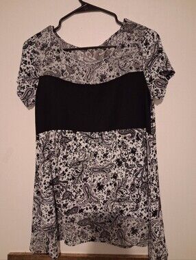 Black & White Paisley Short-Sleeve Blouse